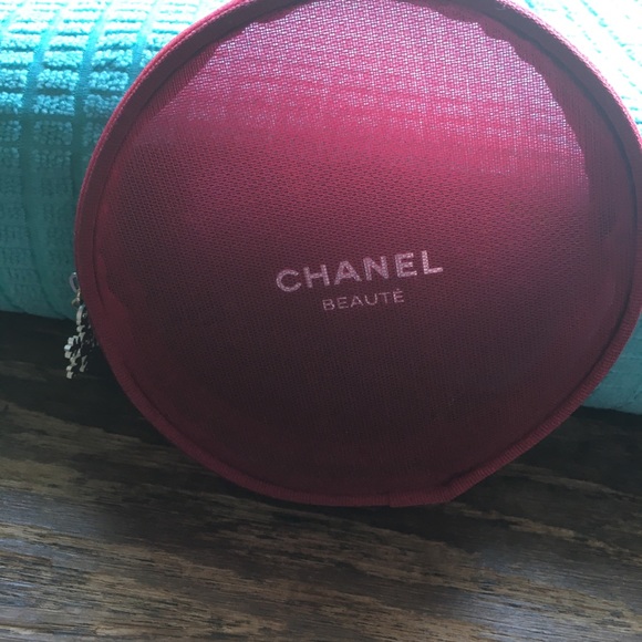 Authentic CHANEL Circular Makeup Bag - Picture 2 of 6